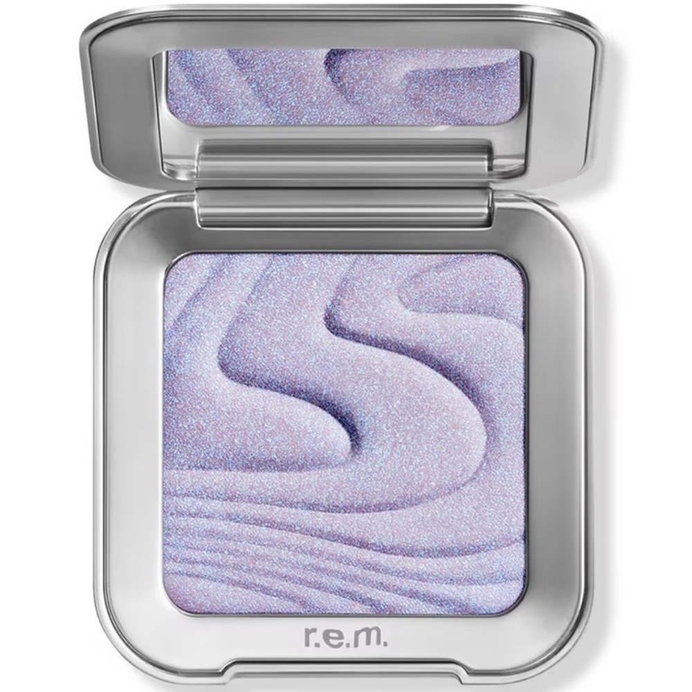 r.e.m. beauty Interstellar Highlighter Topper